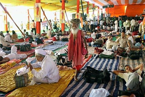 ...और शुरू हो गया रामदेव का सत्‍याग्रह । रामदेव की जिंदगी