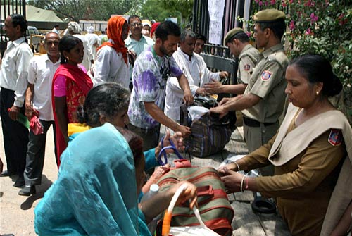 ...और शुरू हो गया रामदेव का सत्‍याग्रह । रामदेव की जिंदगी