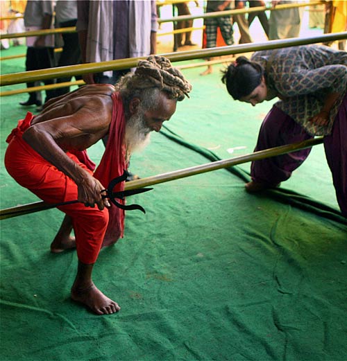 ...और शुरू हो गया रामदेव का सत्‍याग्रह । रामदेव की जिंदगी