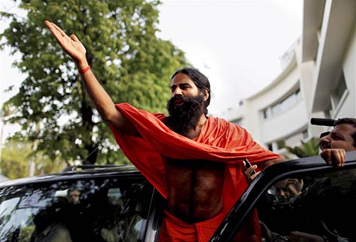 ...और शुरू हो गया रामदेव का सत्‍याग्रह । रामदेव की जिंदगी