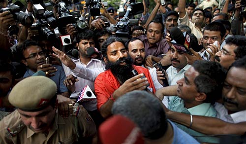 ...और शुरू हो गया रामदेव का सत्‍याग्रह । रामदेव की जिंदगी