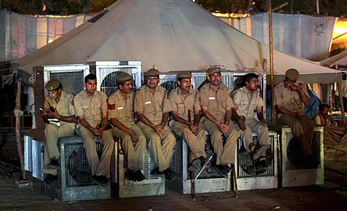 ...और शुरू हो गया रामदेव का सत्‍याग्रह । रामदेव की जिंदगी