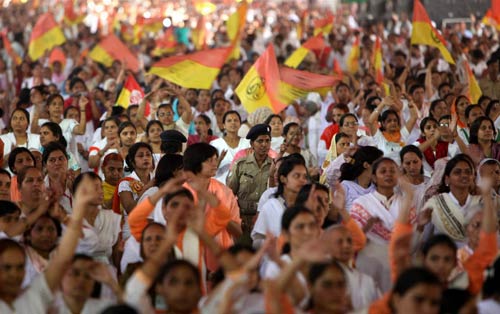 फोटो में देखें कैसे गिरफ्तार हुए बाबा । बाबा की जिंदगी