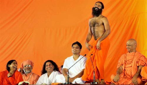 फोटो में देखें कैसे गिरफ्तार हुए बाबा । बाबा की जिंदगी