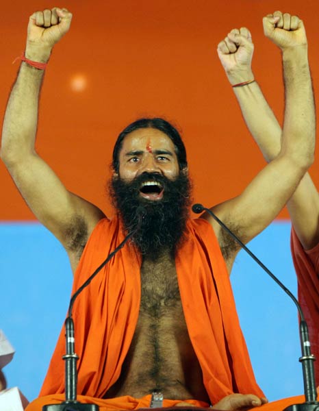 फोटो में देखें कैसे गिरफ्तार हुए बाबा । बाबा की जिंदगी