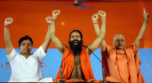 फोटो में देखें कैसे गिरफ्तार हुए बाबा । बाबा की जिंदगी