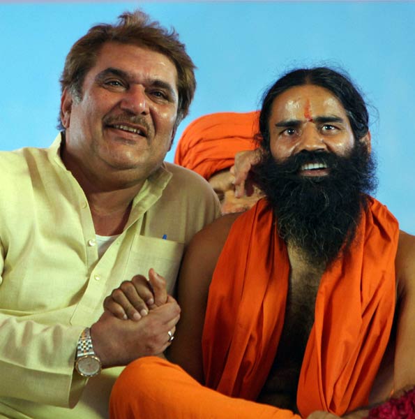 फोटो में देखें कैसे गिरफ्तार हुए बाबा । बाबा की जिंदगी