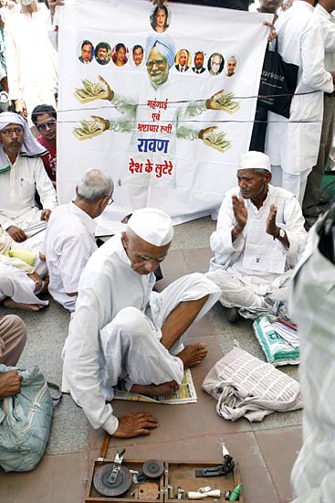 क्‍या हुआ अन्‍ना के अनशन में? । क्‍यों किया अन्‍ना ने अनशन?