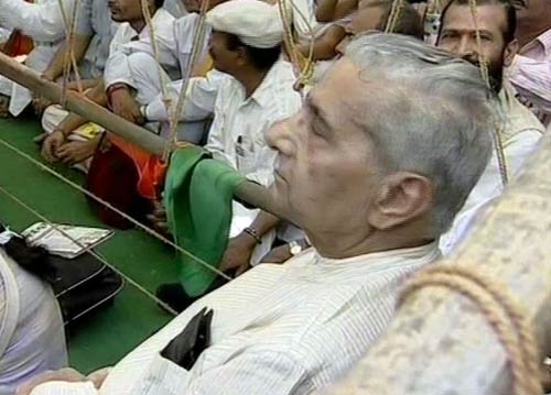 क्‍या हुआ अन्‍ना के अनशन में? । क्‍यों किया अन्‍ना ने अनशन?