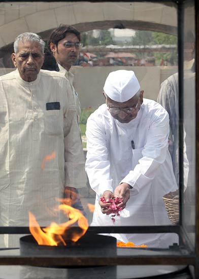 क्‍या हुआ अन्‍ना के अनशन में? । क्‍यों किया अन्‍ना ने अनशन?