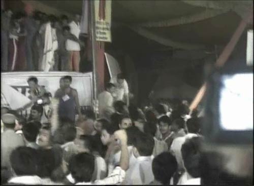 फोटो में देखें कैसे गिरफ्तार हुए बाबा । बाबा की जिंदगी