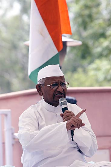 क्‍या हुआ अन्‍ना के अनशन में? । क्‍यों किया अन्‍ना ने अनशन?