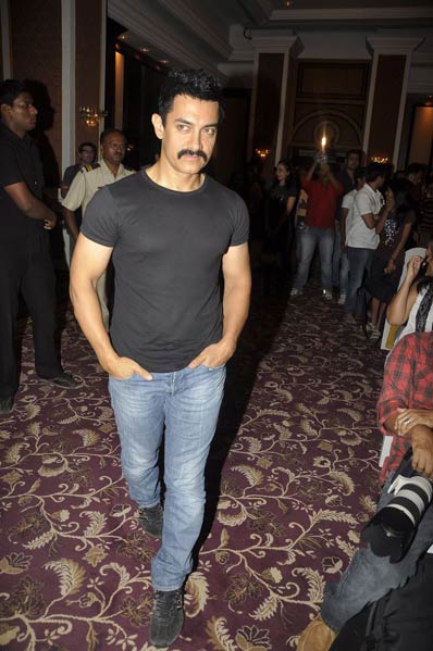 आमिर खान बन गए हैं आइटम ब्वाय