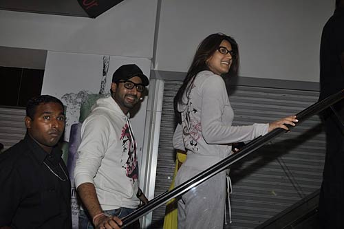 दमकने लगा ऐश-अभिषेक का चेहरा...| ऐश को मातृत्‍व सुख