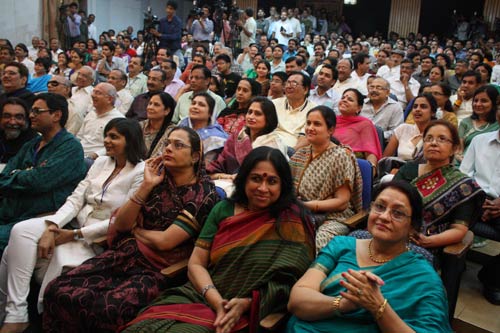 आडवाणी ने किया मध्‍यप्रदेश नाट्य विद्यालय का उद्घाटन