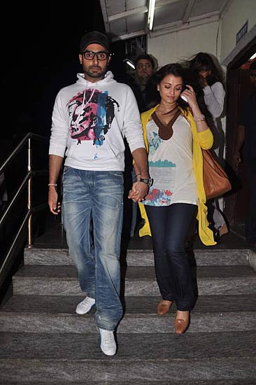 दमकने लगा ऐश-अभिषेक का चेहरा...| ऐश को मातृत्‍व सुख