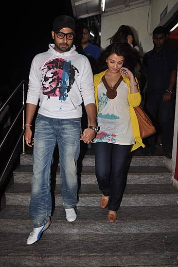 दमकने लगा ऐश-अभिषेक का चेहरा...| ऐश को मातृत्‍व सुख