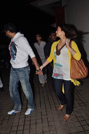 दमकने लगा ऐश-अभिषेक का चेहरा...| ऐश को मातृत्‍व सुख