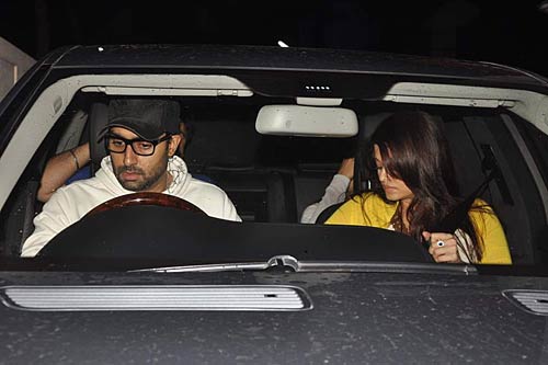 दमकने लगा ऐश-अभिषेक का चेहरा...| ऐश को मातृत्‍व सुख