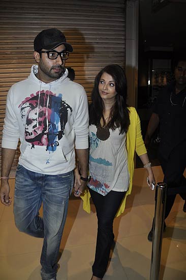 दमकने लगा ऐश-अभिषेक का चेहरा...| ऐश को मातृत्‍व सुख