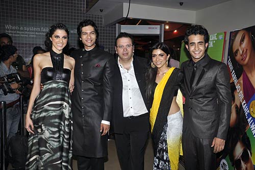 'ऑलवेज कभी-कभी' के प्रीमियर पर सितारे । सितारों की मस्‍ती