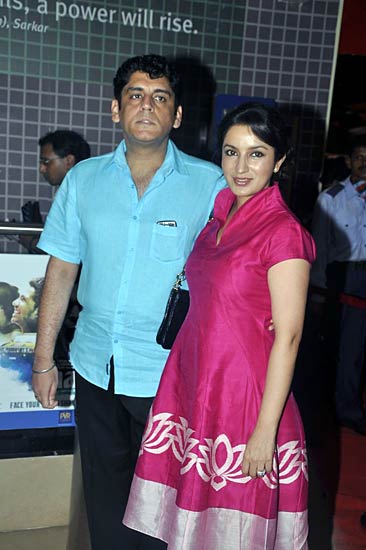 'ऑलवेज कभी-कभी' के प्रीमियर पर सितारे । सितारों की मस्‍ती