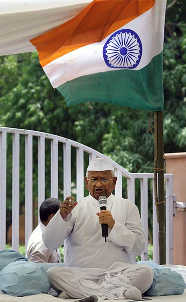 क्‍या हुआ अन्‍ना के अनशन में? । क्‍यों किया अन्‍ना ने अनशन?