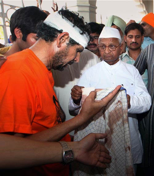 5 जून 2011: तस्‍वीरों में देखें दिनभर की बड़ी खबरें