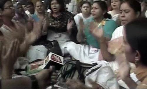 फोटो में देखें कैसे गिरफ्तार हुए बाबा । बाबा की जिंदगी