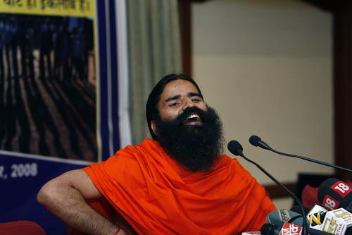 तस्‍वीरों में बाबा रामदेव की जिंदगी । पार्टी नहीं बनाऊंगा