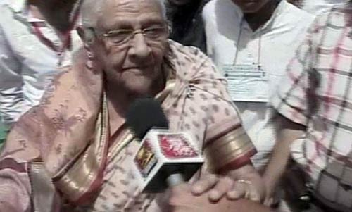 फोटो में देखें कैसे गिरफ्तार हुए बाबा । बाबा की जिंदगी