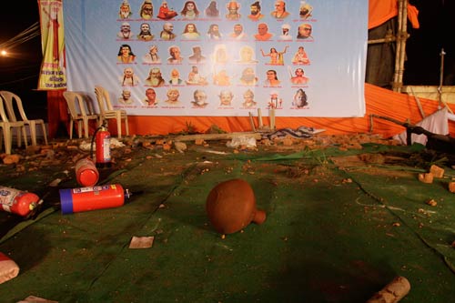 देखें कैसे कुचला गया बाबा का सत्‍याग्रह । बाबा हुए गिरफ्तार