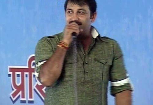 फोटो में देखें कैसे गिरफ्तार हुए बाबा । बाबा की जिंदगी