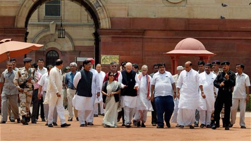 फोटो: कौन आए रामदेव के समर्थन में? । सड़कों पर समर्थक