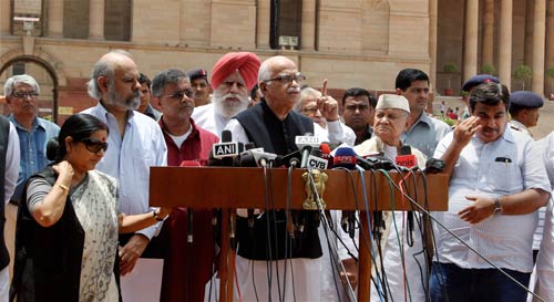 फोटो: कौन आए रामदेव के समर्थन में? । सड़कों पर समर्थक