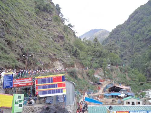 स्‍वर्ग के द्वार खोलते बद्रीनाथ-केदारनाथ | देखें दार्जीलिंग