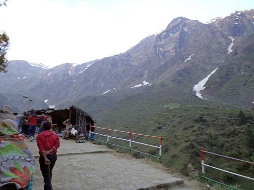 स्‍वर्ग के द्वार खोलते बद्रीनाथ-केदारनाथ | देखें दार्जीलिंग