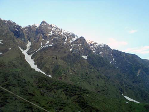 स्‍वर्ग के द्वार खोलते बद्रीनाथ-केदारनाथ | देखें दार्जीलिंग