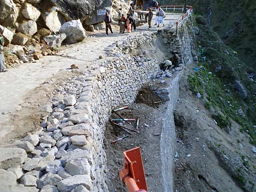 स्‍वर्ग के द्वार खोलते बद्रीनाथ-केदारनाथ | देखें दार्जीलिंग