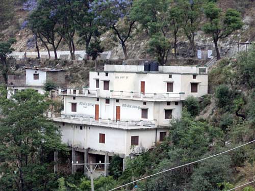 स्‍वर्ग के द्वार खोलते बद्रीनाथ-केदारनाथ | देखें दार्जीलिंग