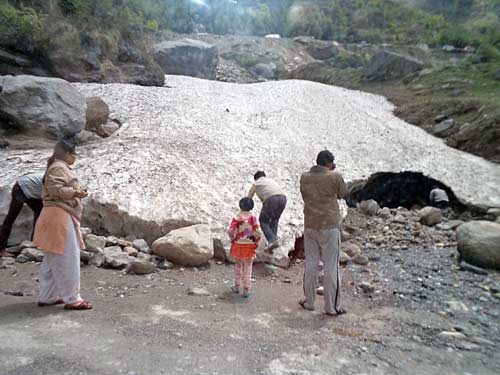 स्‍वर्ग के द्वार खोलते बद्रीनाथ-केदारनाथ | देखें दार्जीलिंग