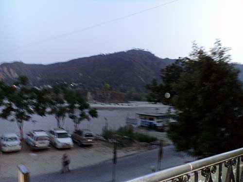 स्‍वर्ग के द्वार खोलते बद्रीनाथ-केदारनाथ | देखें दार्जीलिंग