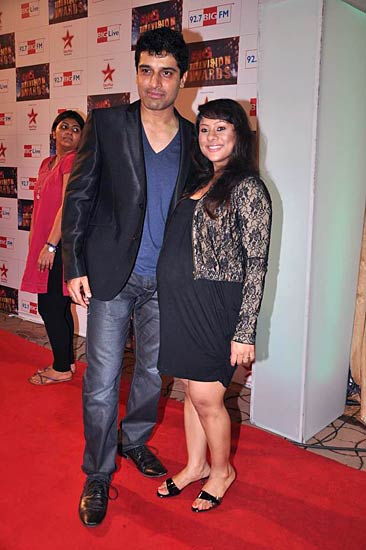 बिग टेलीविजन अवार्ड समारोह में सितारे । सितारों की मस्‍ती