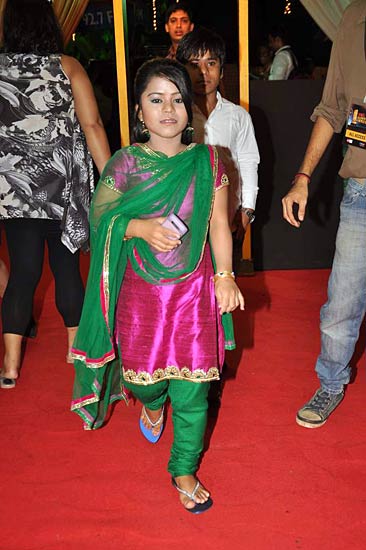 बिग टेलीविजन अवार्ड समारोह में सितारे । सितारों की मस्‍ती