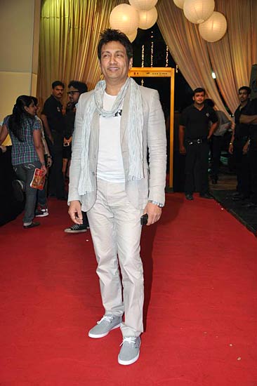 बिग टेलीविजन अवार्ड समारोह में सितारे । सितारों की मस्‍ती