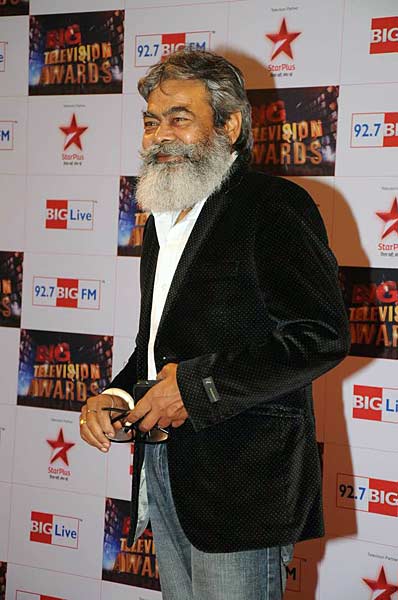 बिग टेलीविजन अवार्ड समारोह में सितारे । सितारों की मस्‍ती