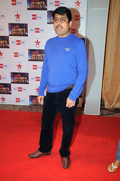 बिग टेलीविजन अवार्ड समारोह में सितारे । सितारों की मस्‍ती