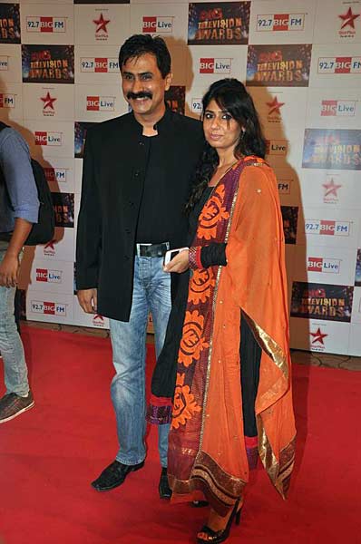 बिग टेलीविजन अवार्ड समारोह में सितारे । सितारों की मस्‍ती