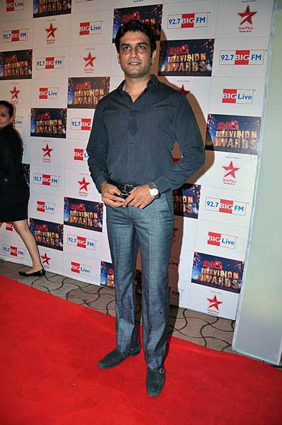 बिग टेलीविजन अवार्ड समारोह में सितारे । सितारों की मस्‍ती