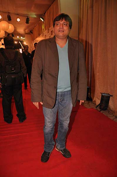 बिग टेलीविजन अवार्ड समारोह में सितारे । सितारों की मस्‍ती